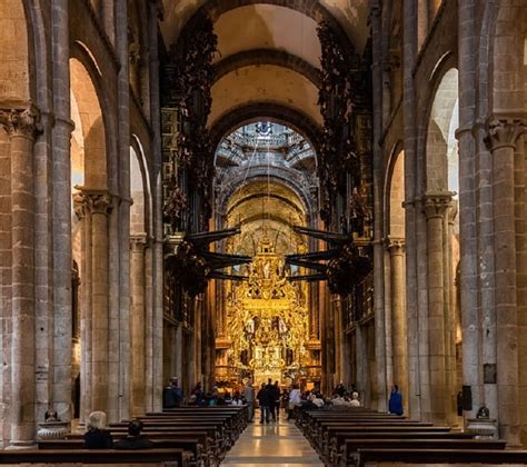 A Catedral de Santiago de Compostela: Um Tesouro Arquitectónico e um Refúgio para a Alma!